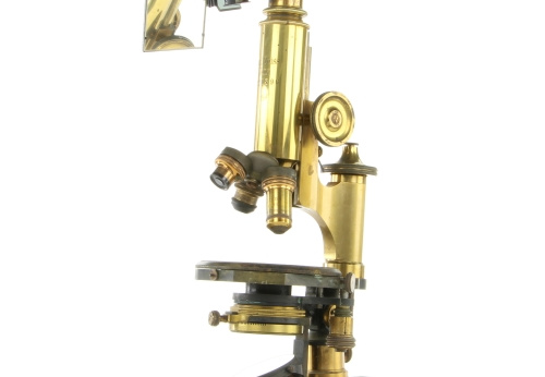 Microscope de recherche 1900