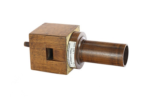 Tuyau cubique à prolongement cylindrique