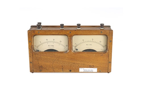 Tableau avec 2 milliampèremètres